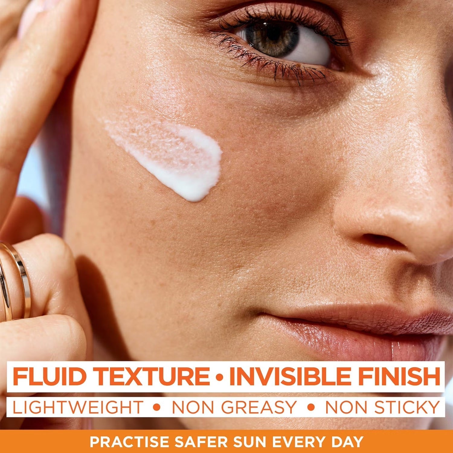 Garnier Ambre Solaire Fluido Anti-Macchie Vitamina C 40ml SPF50+ - Jasmine Parfums- [ean]